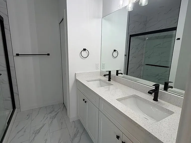 2434 Quentin Ave S — Photo 16