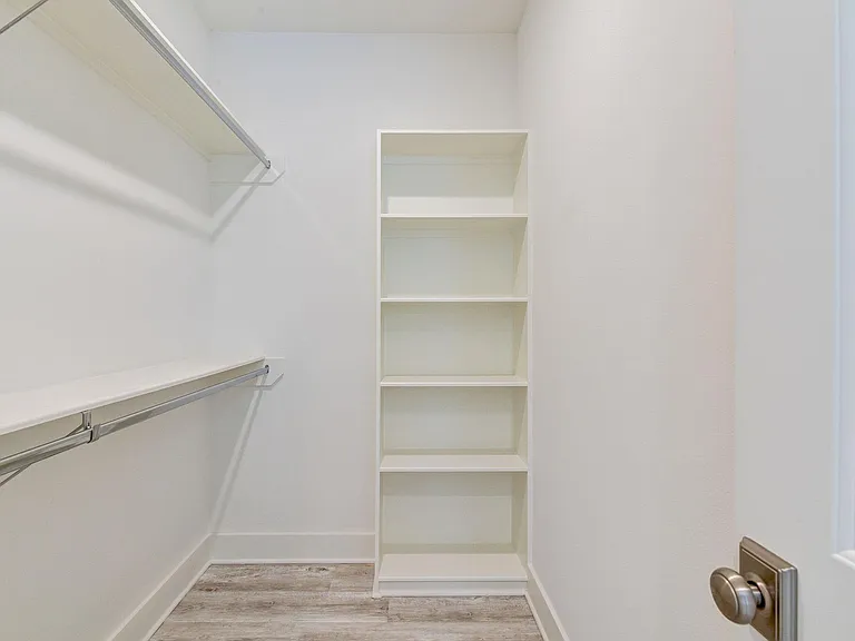 2705 Oakwood Crest Ln — Photo 19