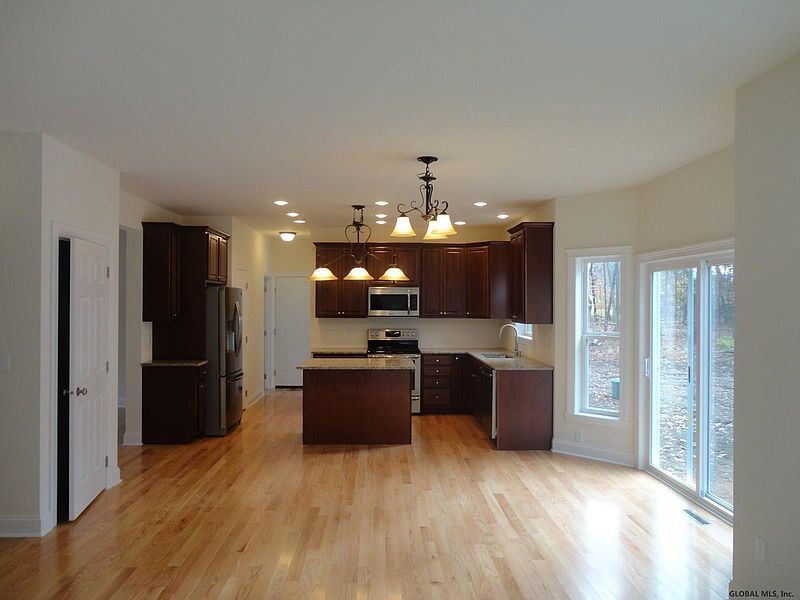 5th image of 7 Strawberry Fields Drive