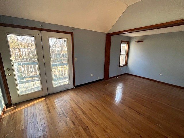 Living room - Patio Door and Deck