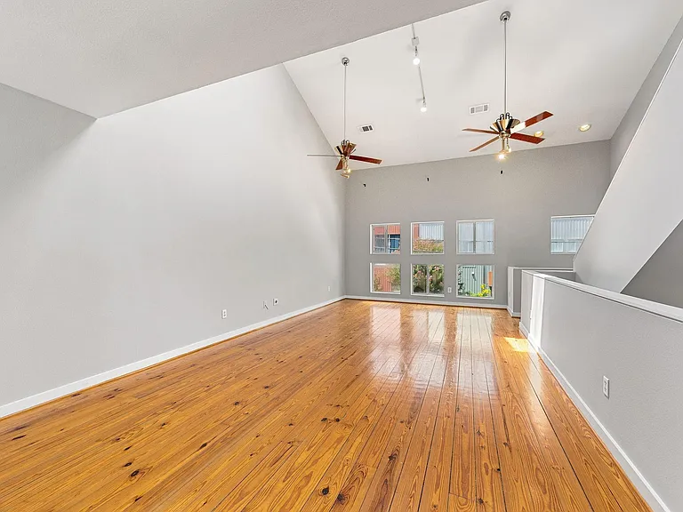 913 Robin St — Photo 5