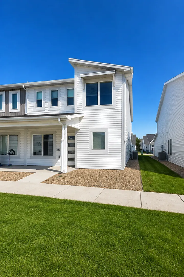 Limited Time Offer: Get THREE Months FREE with a 15-Month Lease! — Photo 2
