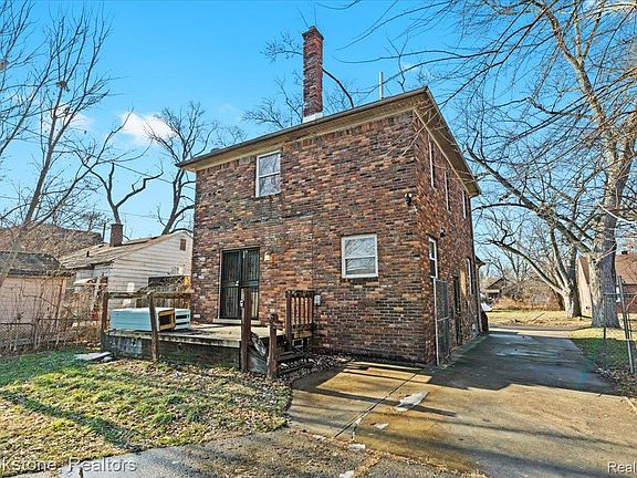 4th image of 16524 Pierson St