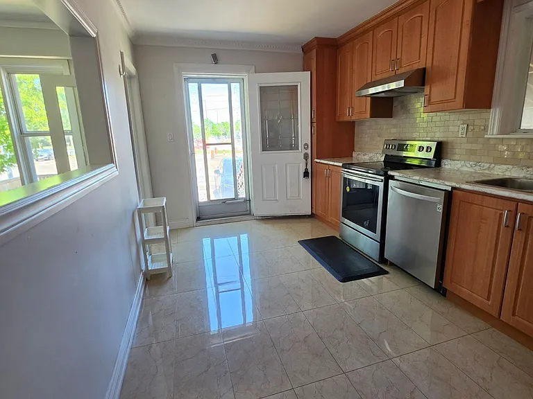 1382 Warden Ave #MAIN — Photo 8