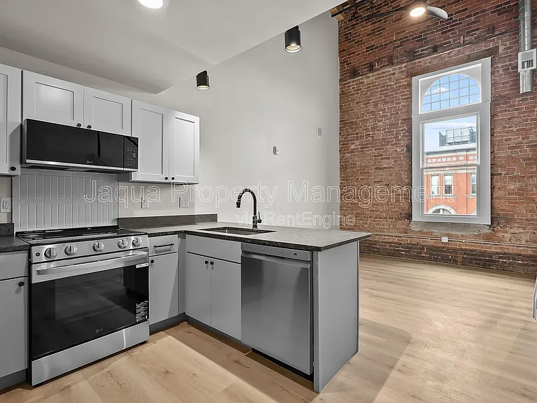 266 E Michigan Ave #402 — Photo 5