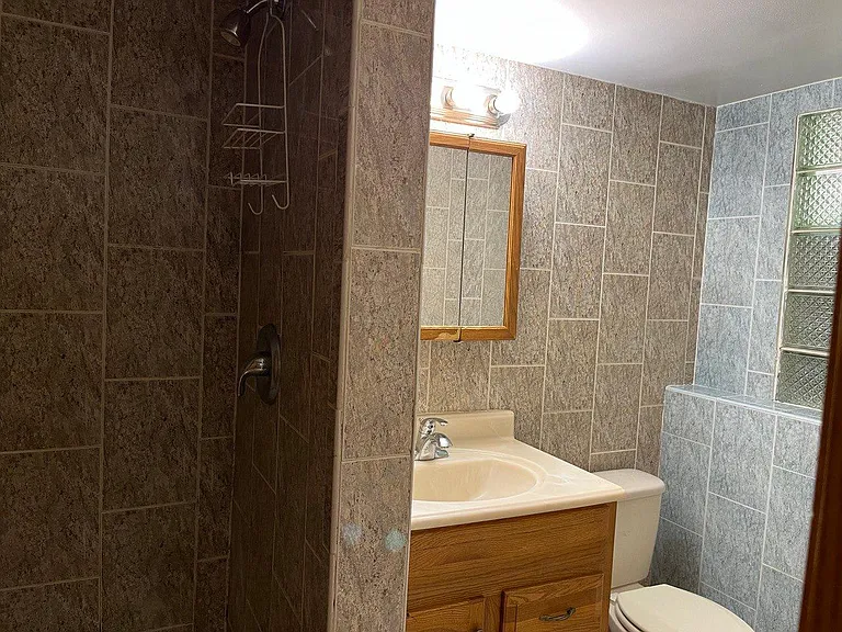 472 Nassau Ave — Photo 10