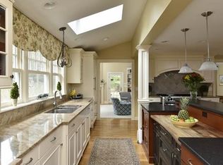 18 Mast Hill Rd, Hingham, MA 02043