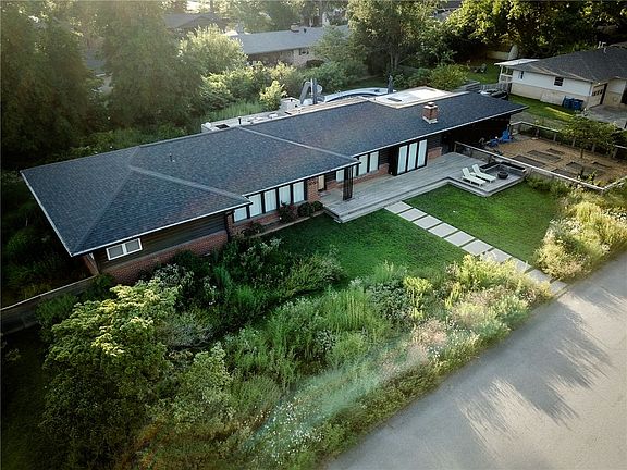 2nd image of 307 Crestview Dr