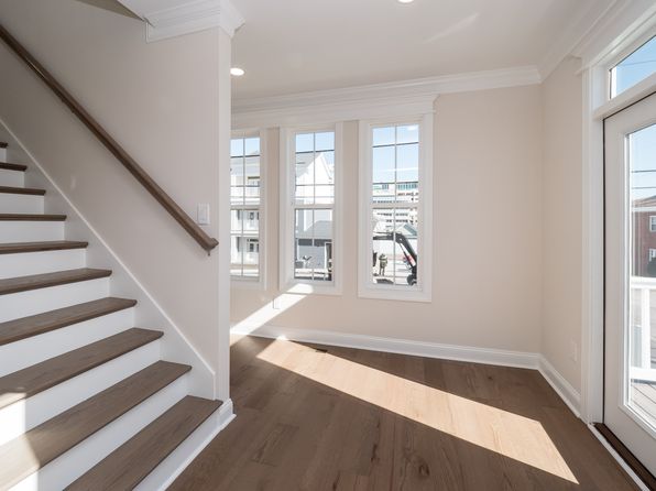 virginia-beach-virginia-402647318 picture