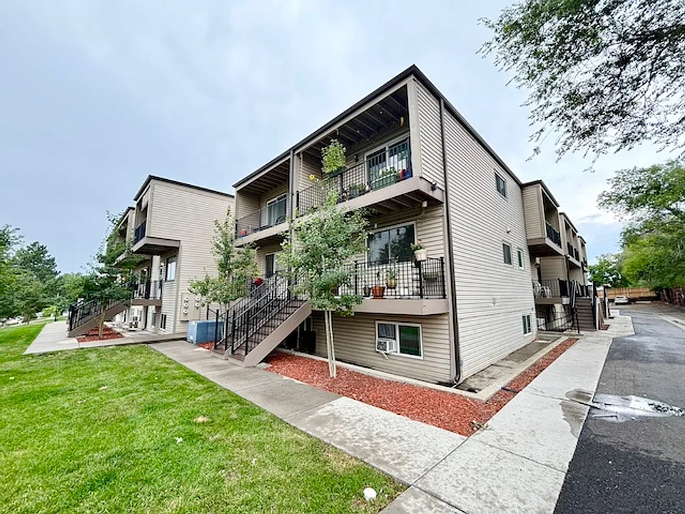 6021 Yarrow St #B10