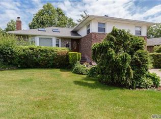 774 Edgewood Dr, Westbury, NY 11590