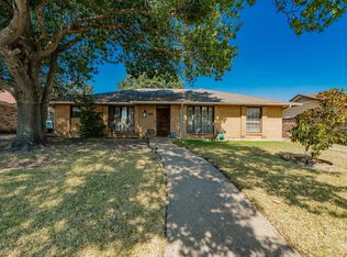 111 Meadowcreek Dr, Duncanville, TX 75137
