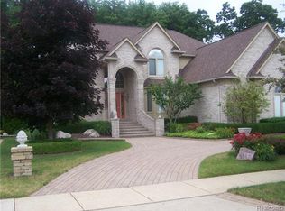 49961 Golden Lake Dr, Shelby Township, MI 48315