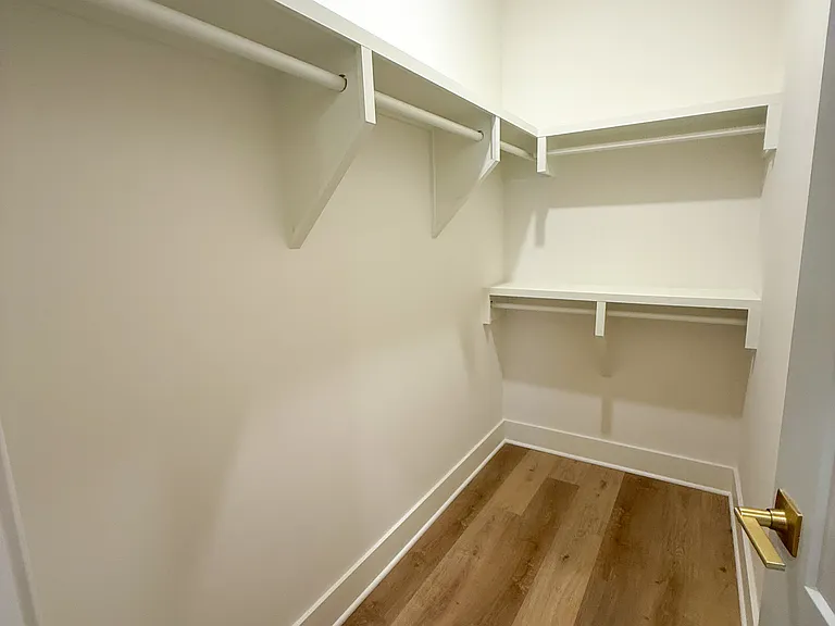 512 Mobile St — Photo 37
