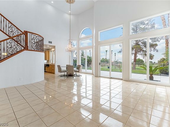 3rd image of 2208 Bay Hill Dr
