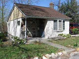 1st image of 6 Oakland Ave