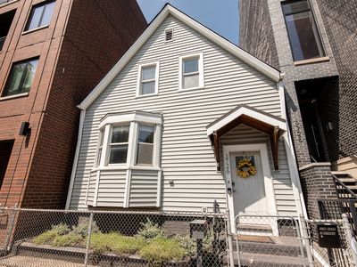 3726 N Ashland Ave, Chicago, IL, 60613