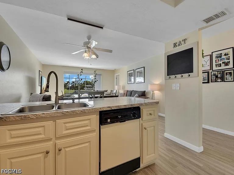 3619 SE 10th Ave — Photo 8