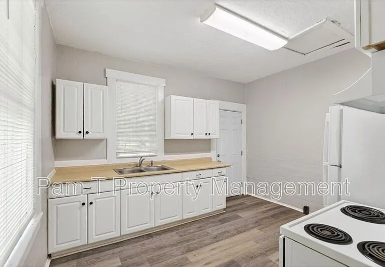 118 W 56th St — Photo 7