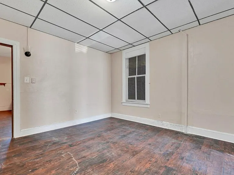 611 E Market St #1 — Photo 10