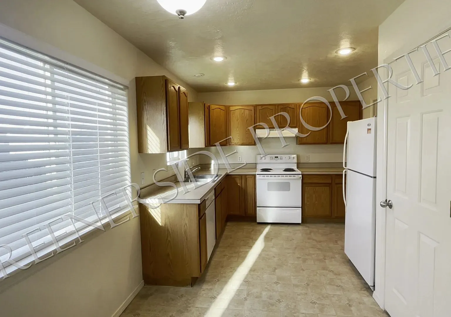 2 bed, 900 sqft, $1,200 — Photo 2
