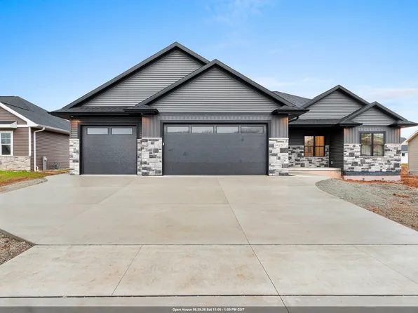 1423 Crossroads Dr, De Pere, WI 54115