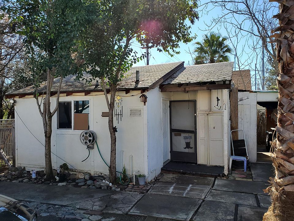 2nd image of 2335 Waldon St