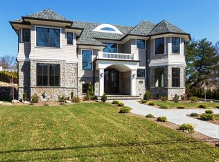 16 Meritoria Dr, East Williston, NY 11596