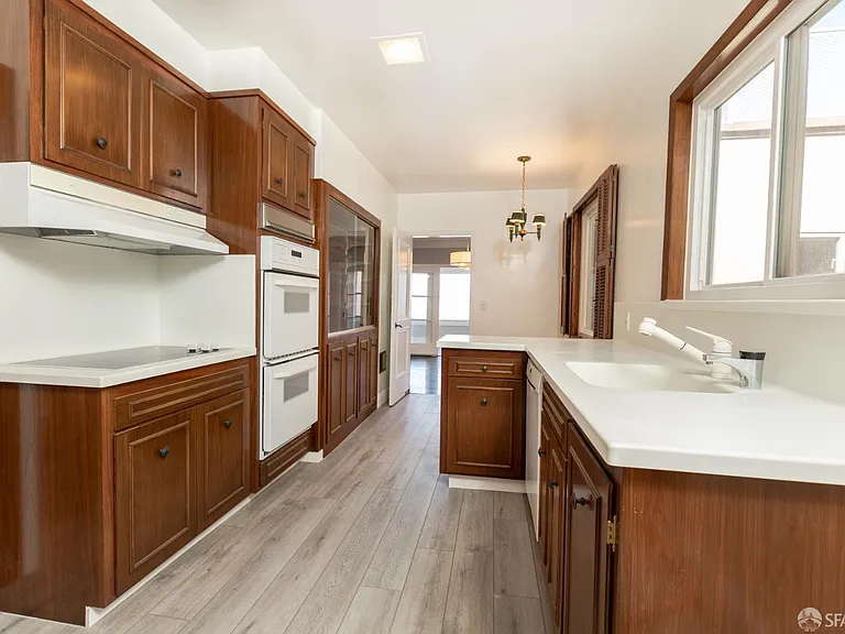 874 Green St — Photo 3