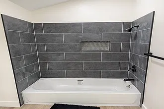 4 bed, 2.5 bath, 2522 sqft, $6,900 — Photo 4