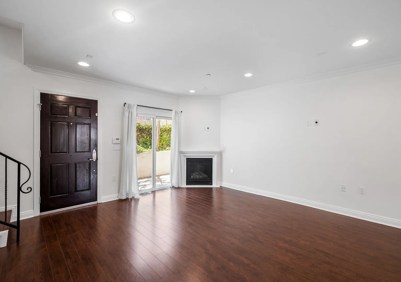 1529 S Beverly Dr — Photo 1