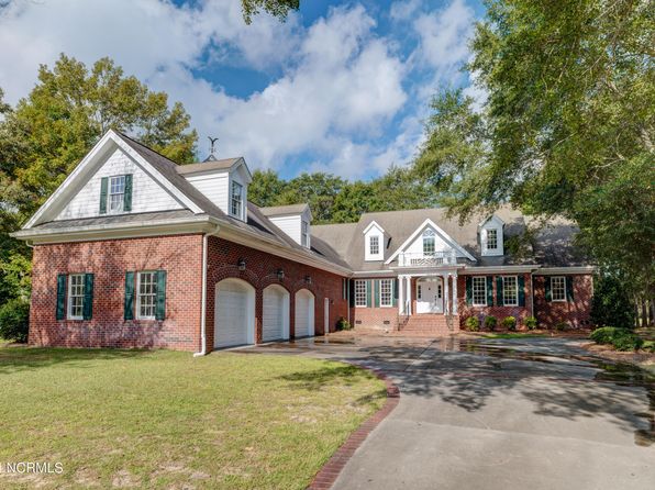 140 River Woods Drive, Wallace, NC 28466