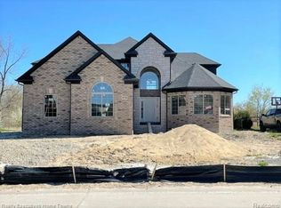 35927 Cascade Dr, New Baltimore, MI