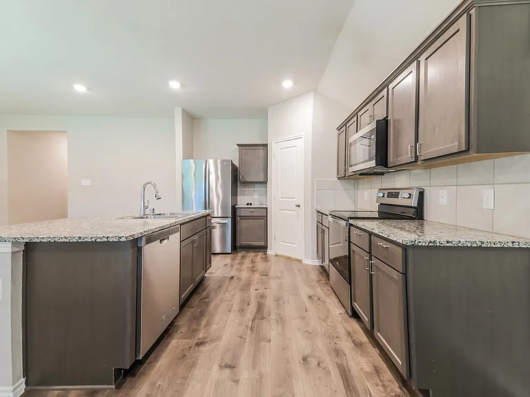 2618 Saldana Dr — Photo 8