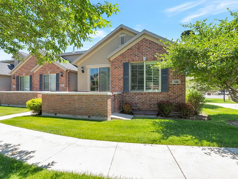148 W 3360 N — Photo 36