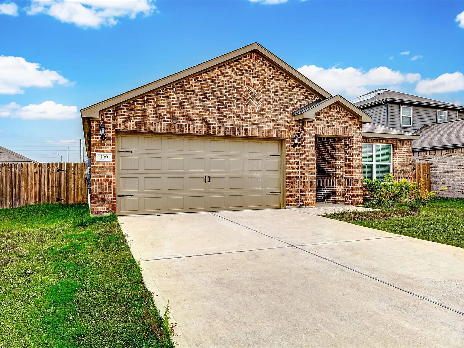 3 bed, 2.0 bath, 1366 sqft, $1,850 — Photo 2