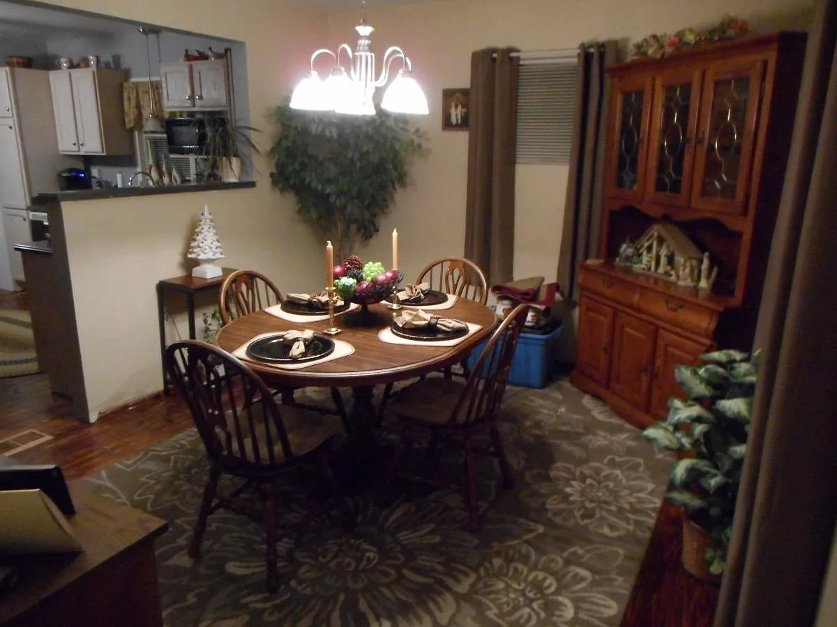 3 bed, 1100 sqft, $1,300 — Photo 3