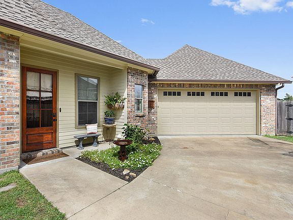 3rd image of 126 Queensberry Dr