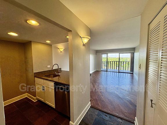 4th image of 400 S Lafayette St APT 1008