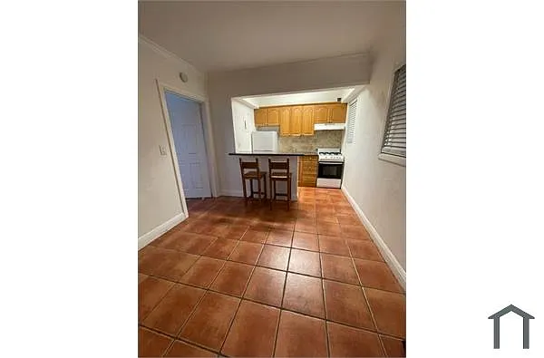 Building Photo - 1014 Salzedo St #301