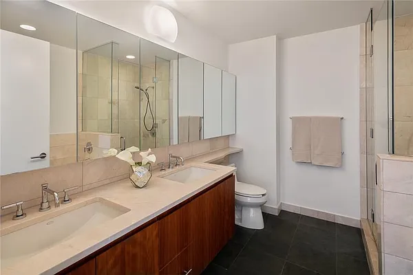 Sold by R New York | media 7