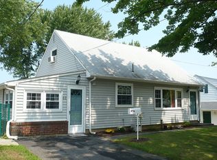 63 Pinetree Dr, Parlin, NJ 08859