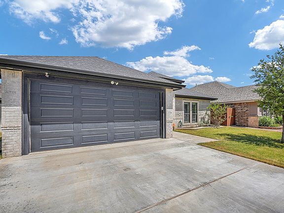 3rd image of 1203 Desert Rose Dr