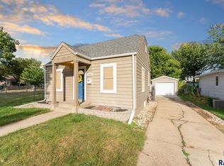 1208 S Glendale Ave, Sioux Falls, SD 57105