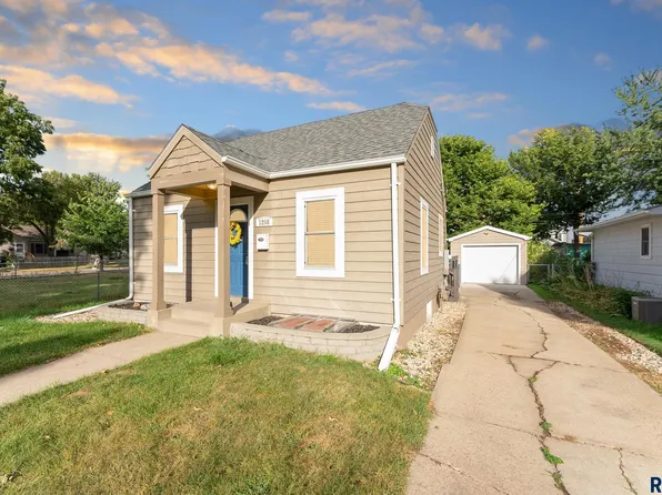 1208 S Glendale Ave, Sioux Falls, SD 57105