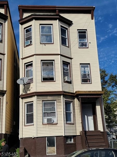 1st image of 168 W Broadway