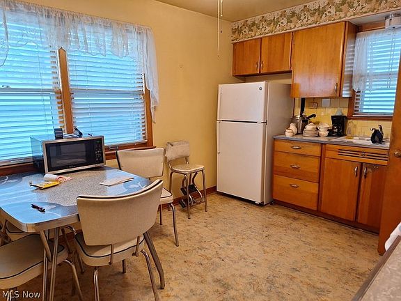 5th image of 3253 W 130th St