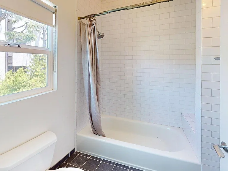 1147 Francisco St — Photo 17