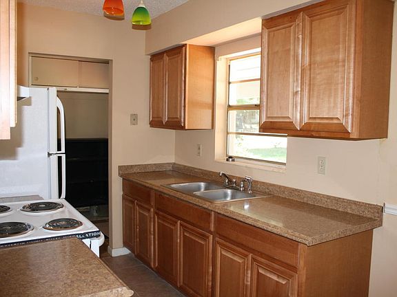 3rd image of 1117 SE 35th Ave