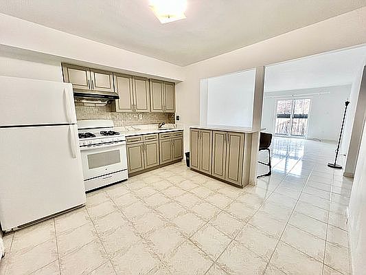 1st image of 3169 38th St #1